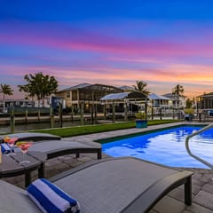 FMB - The Fabulous Flamingo - 250 Flamingo St