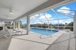 Villa Wine Down, Cape Coral