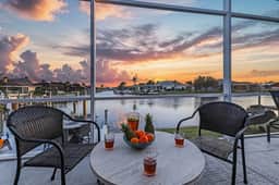 Villa Sunshine & Unwind, Cape Coral