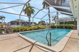 The Queen Elizabeth, Cape Coral