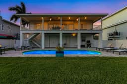 FMB - The Fabulous Flamingo - 250 Flamingo St