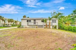 Beach Barracks, Englewood - Image 4