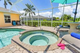 Pineapple Princess, Cape Coral - Image 4
