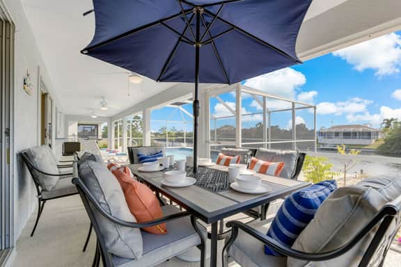 Villa Wine Down, Cape Coral