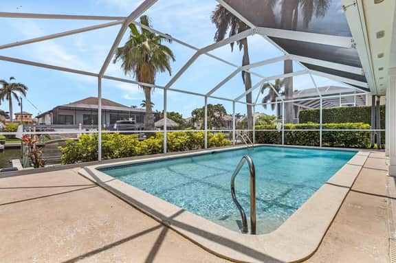 The Queen Elizabeth, Cape Coral