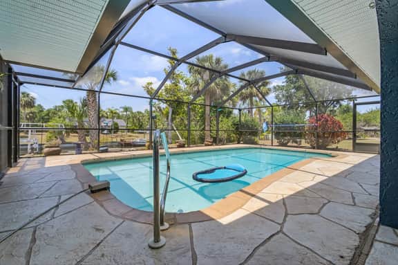 The Salty Palm, Port Charlotte