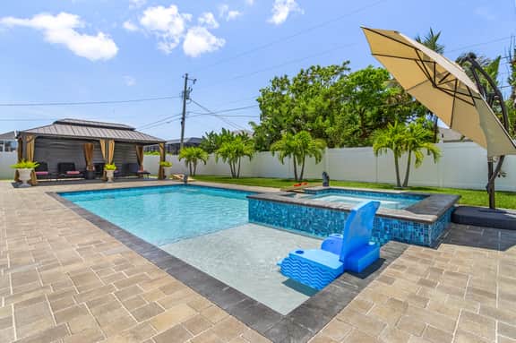 Pearlstone Retreat, Cape Coral