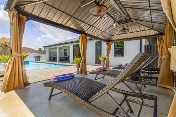 Pearlstone Retreat, Cape Coral