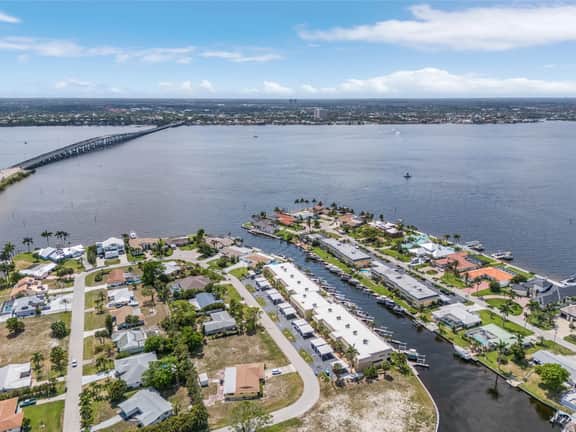 Condo Bikinis & Martinis, Cape Coral
