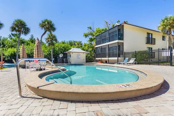Condo Sunburst 113, Englewood