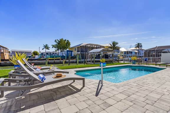FMB - The Fabulous Flamingo - 250 Flamingo St