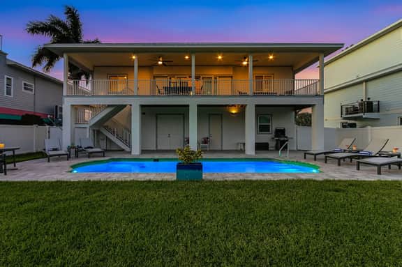 FMB - The Fabulous Flamingo - 250 Flamingo St