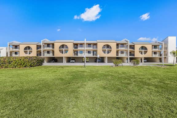 FMB - Condo Serenity by the Shore- 21480 Bay Village Dr #157