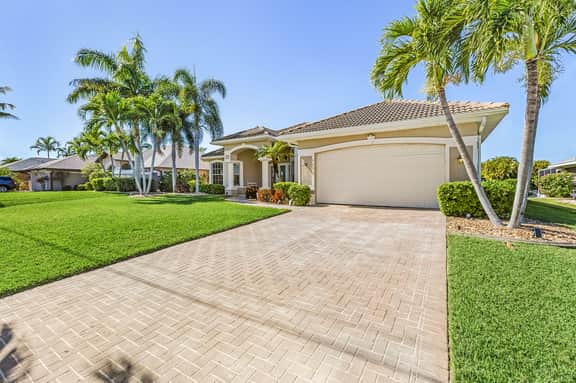 Coral Villa Getaway, Cape Coral