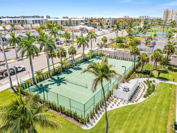 FMB - Creciente PH13 - 7146 Estero Blvd PH13