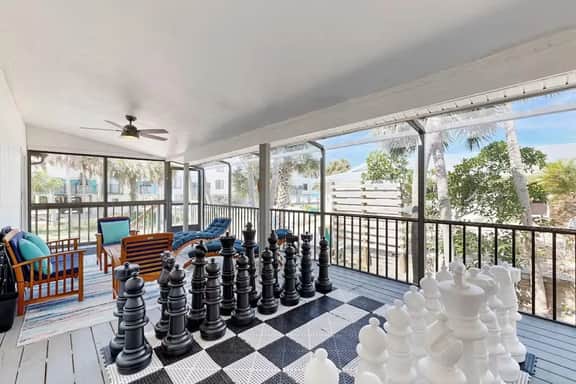 Beach Barracks, Englewood - Image 3