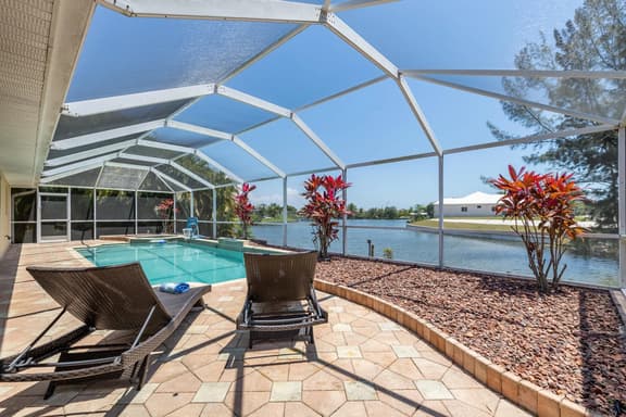 Villa On The Lake, Cape Coral