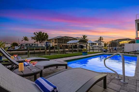 FMB - The Fabulous Flamingo - 250 Flamingo St